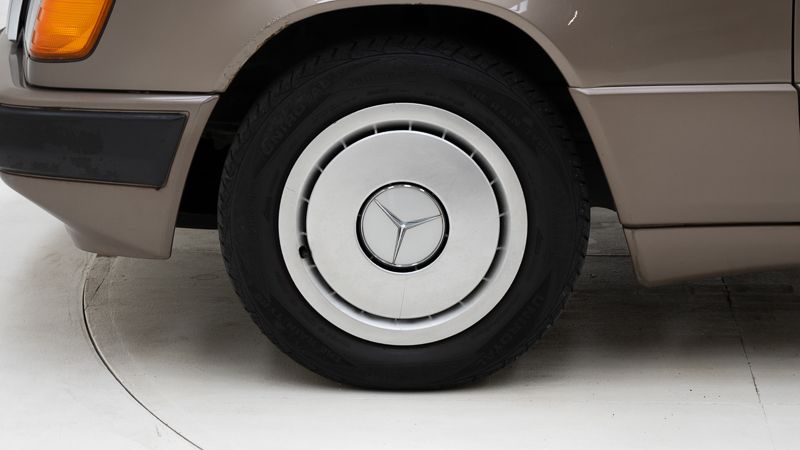 Mercedes Benz 230 CE \'88 
