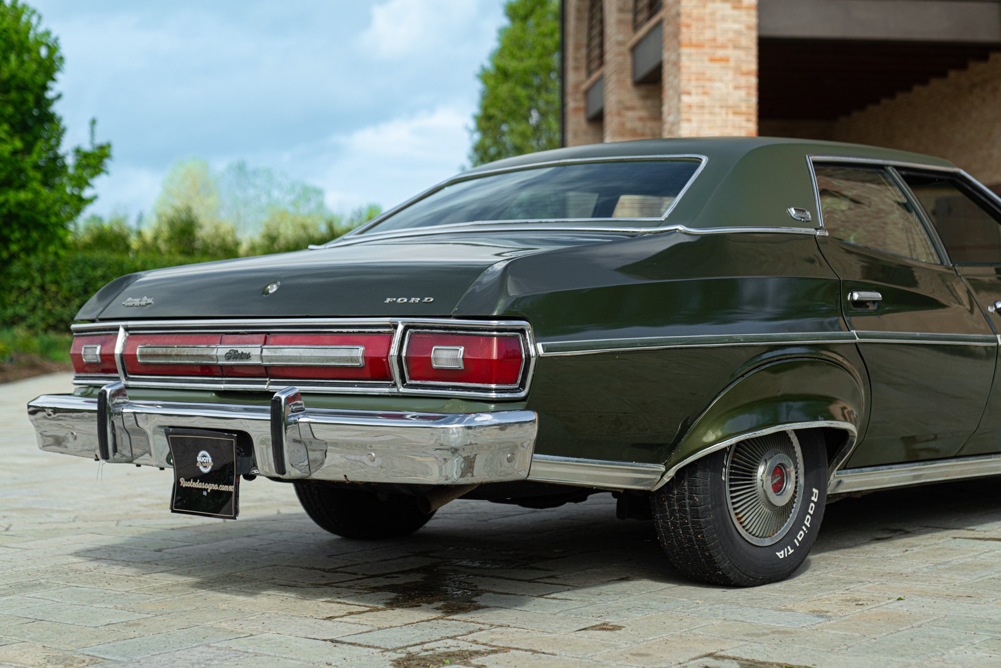 Ford GRAN TORINO 4 DOOR 5.7 V8 BROUGHAM 