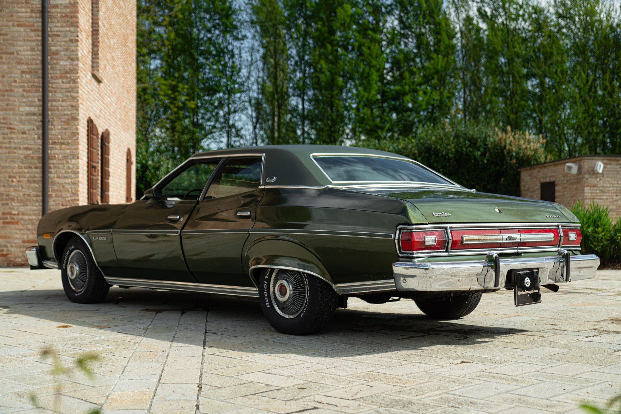 Ford GRAN TORINO 4 DOOR 5.7 V8 BROUGHAM 