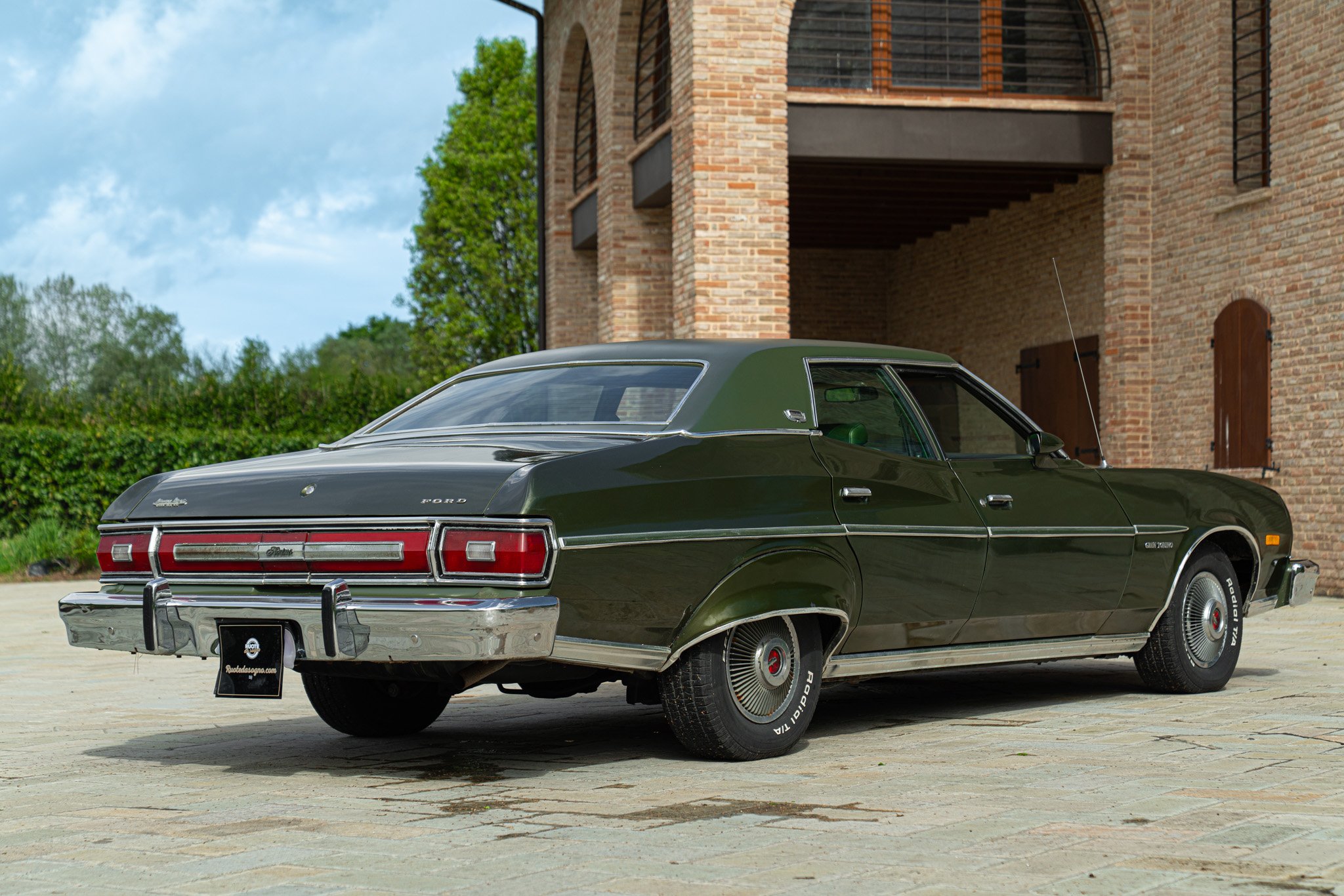 Ford GRAN TORINO 4 DOOR 5.7 V8 BROUGHAM 