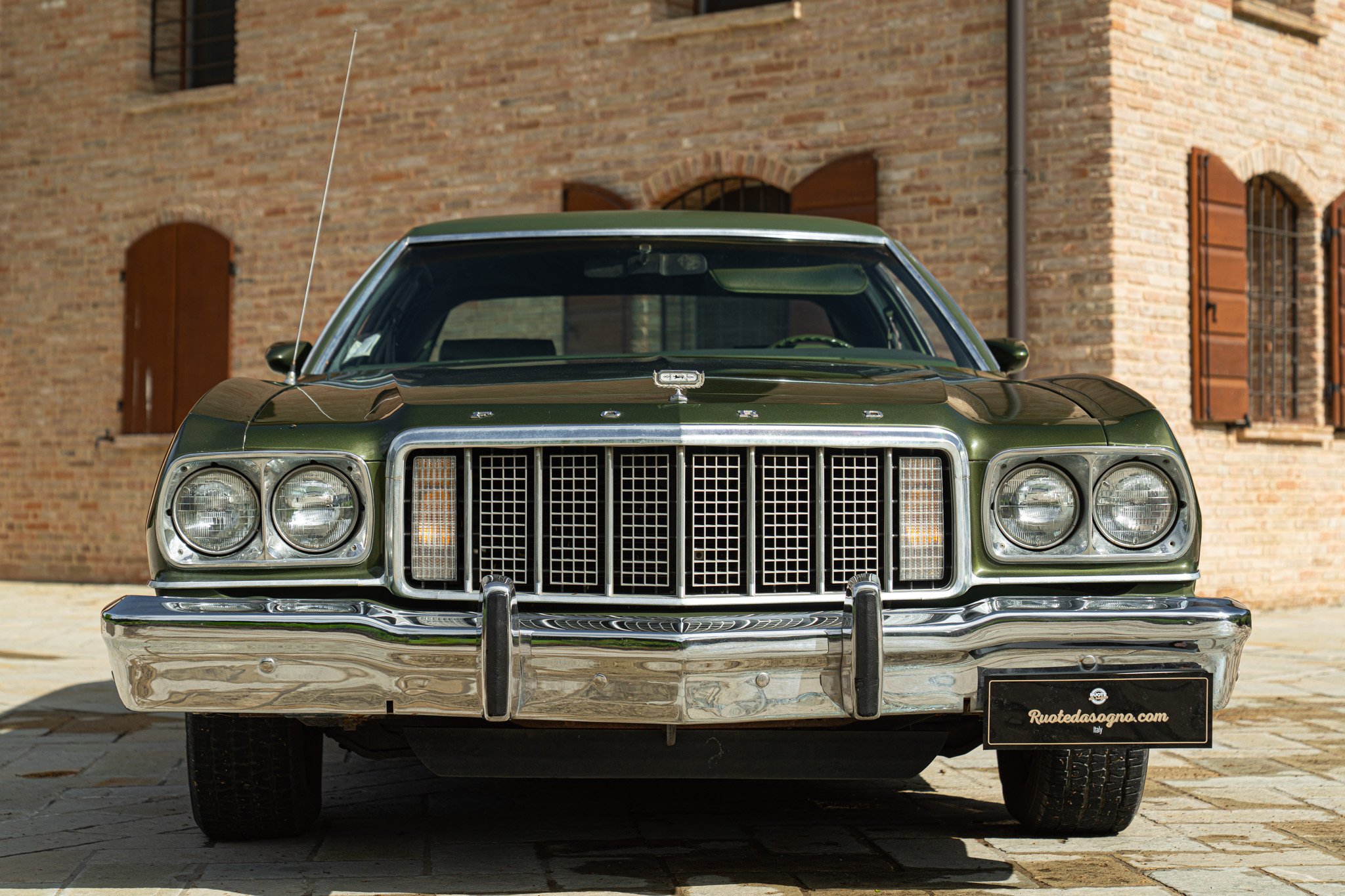 Ford GRAN TORINO 4 DOOR 5.7 V8 BROUGHAM 