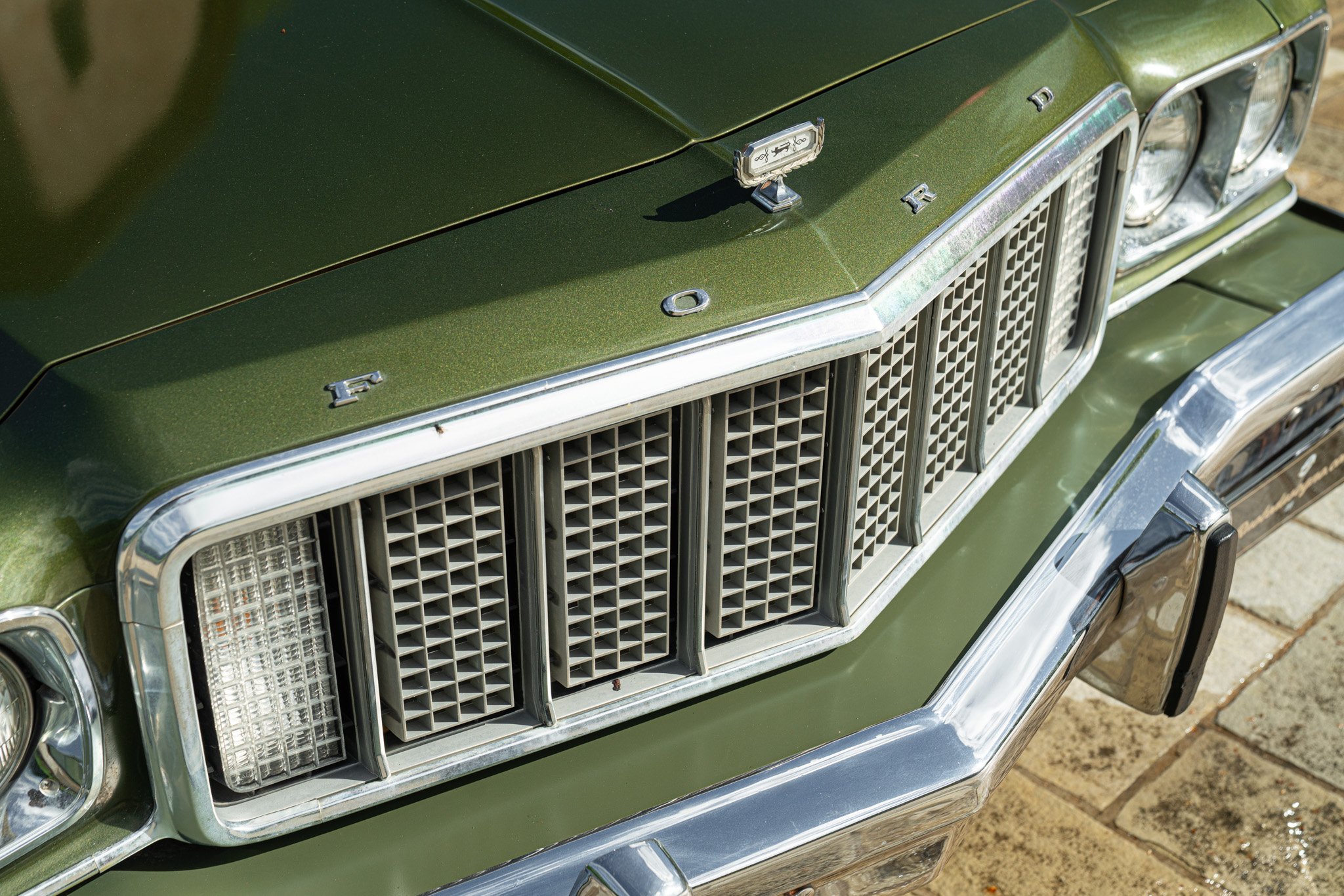 Ford GRAN TORINO 4 DOOR 5.7 V8 BROUGHAM 