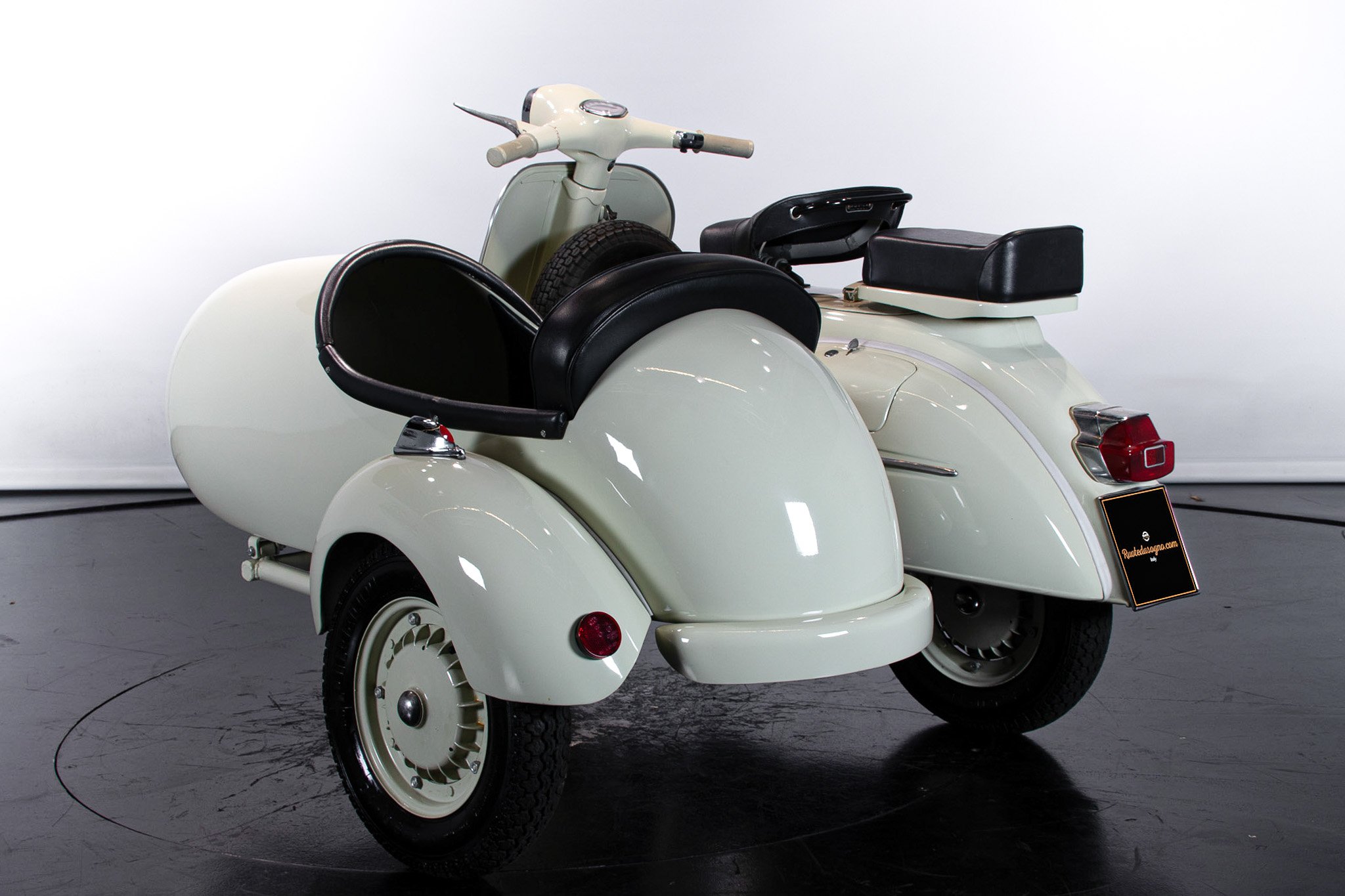 Piaggio Vespa GL 150 Sidecar 