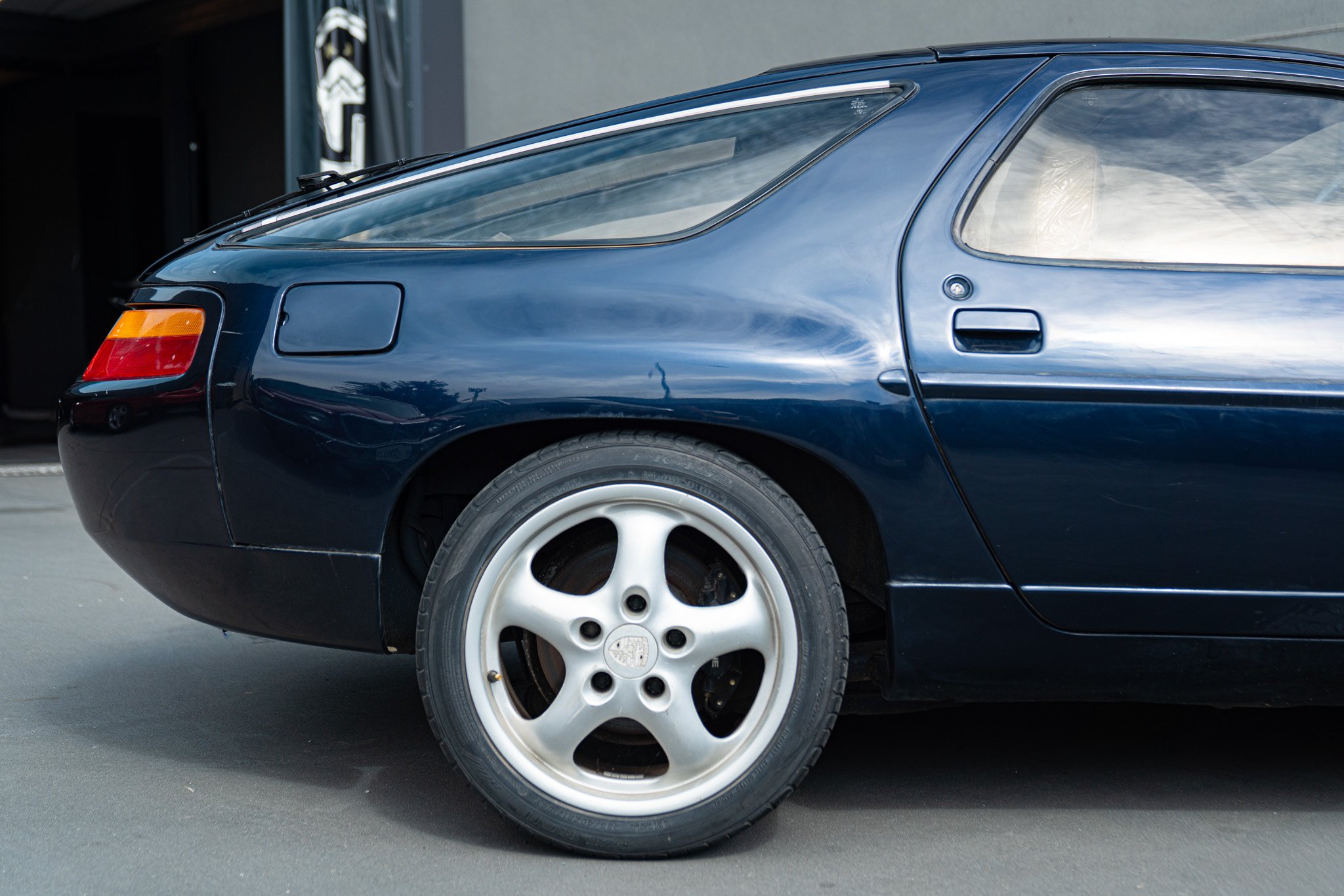 Porsche 928 
