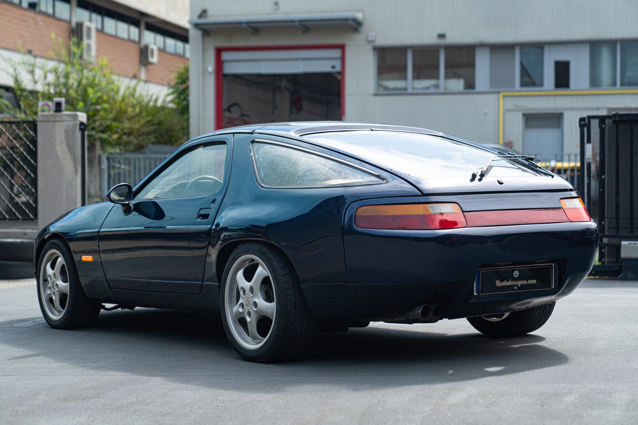 Porsche 928 