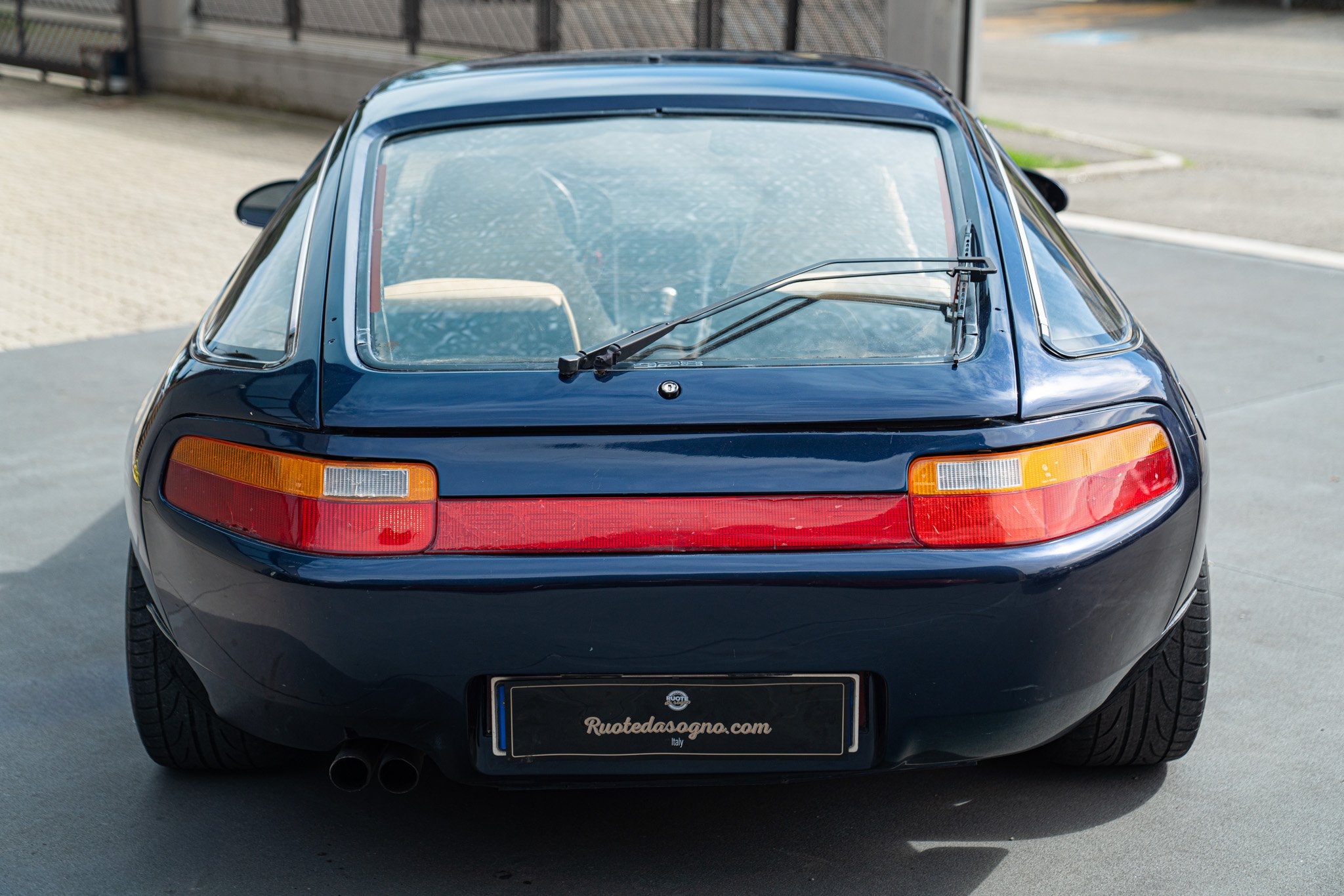 Porsche 928 