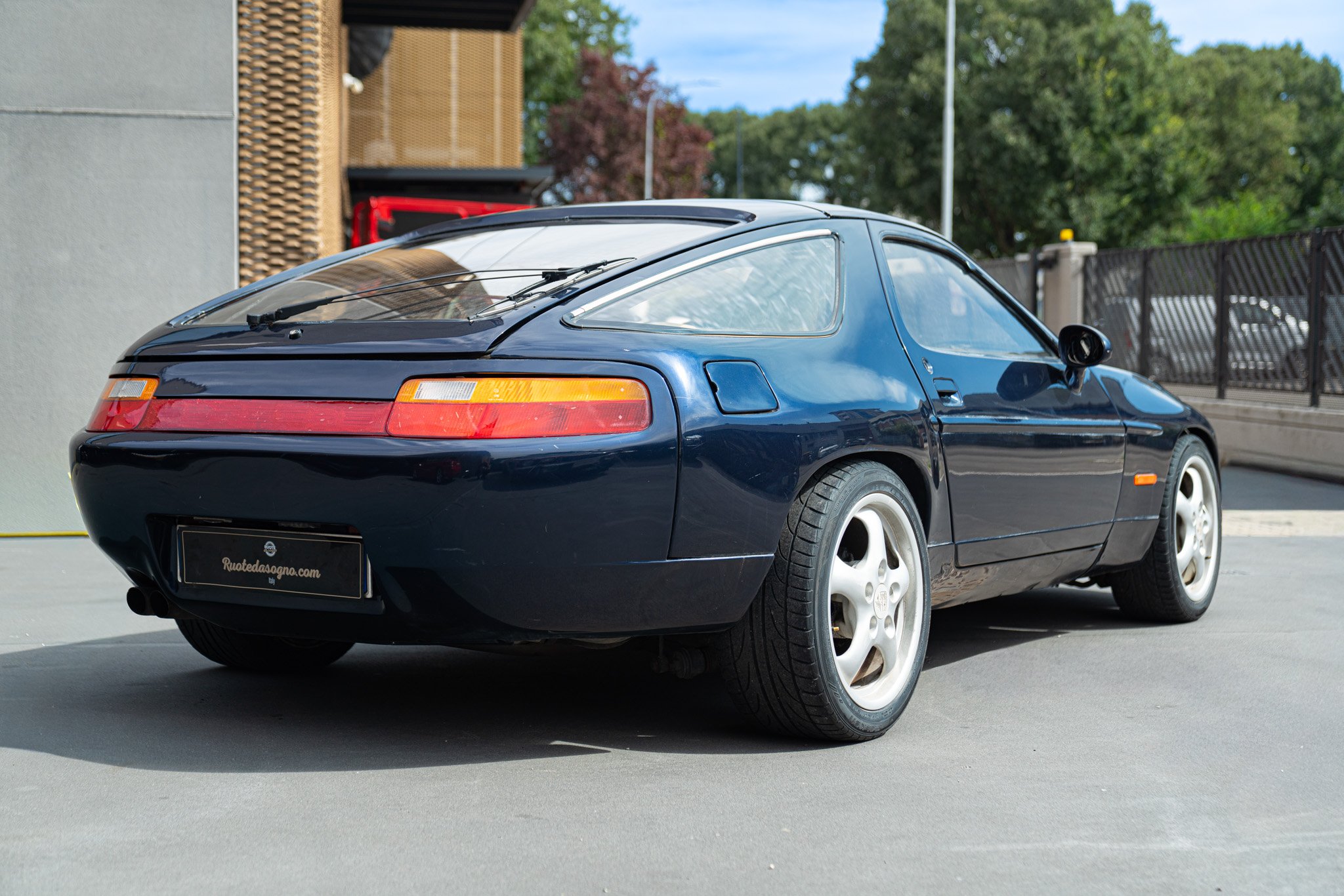 Porsche 928 