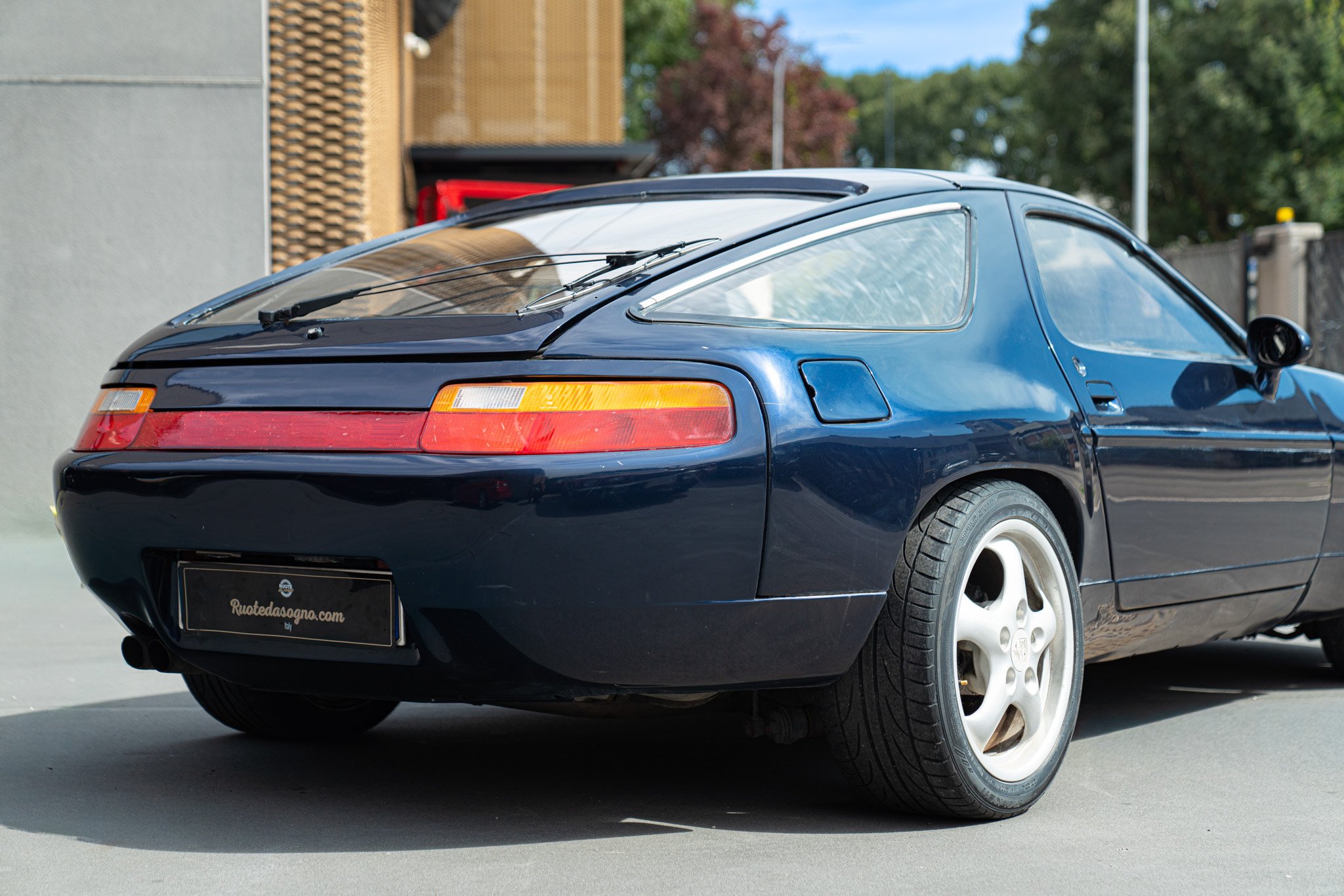 Porsche 928 