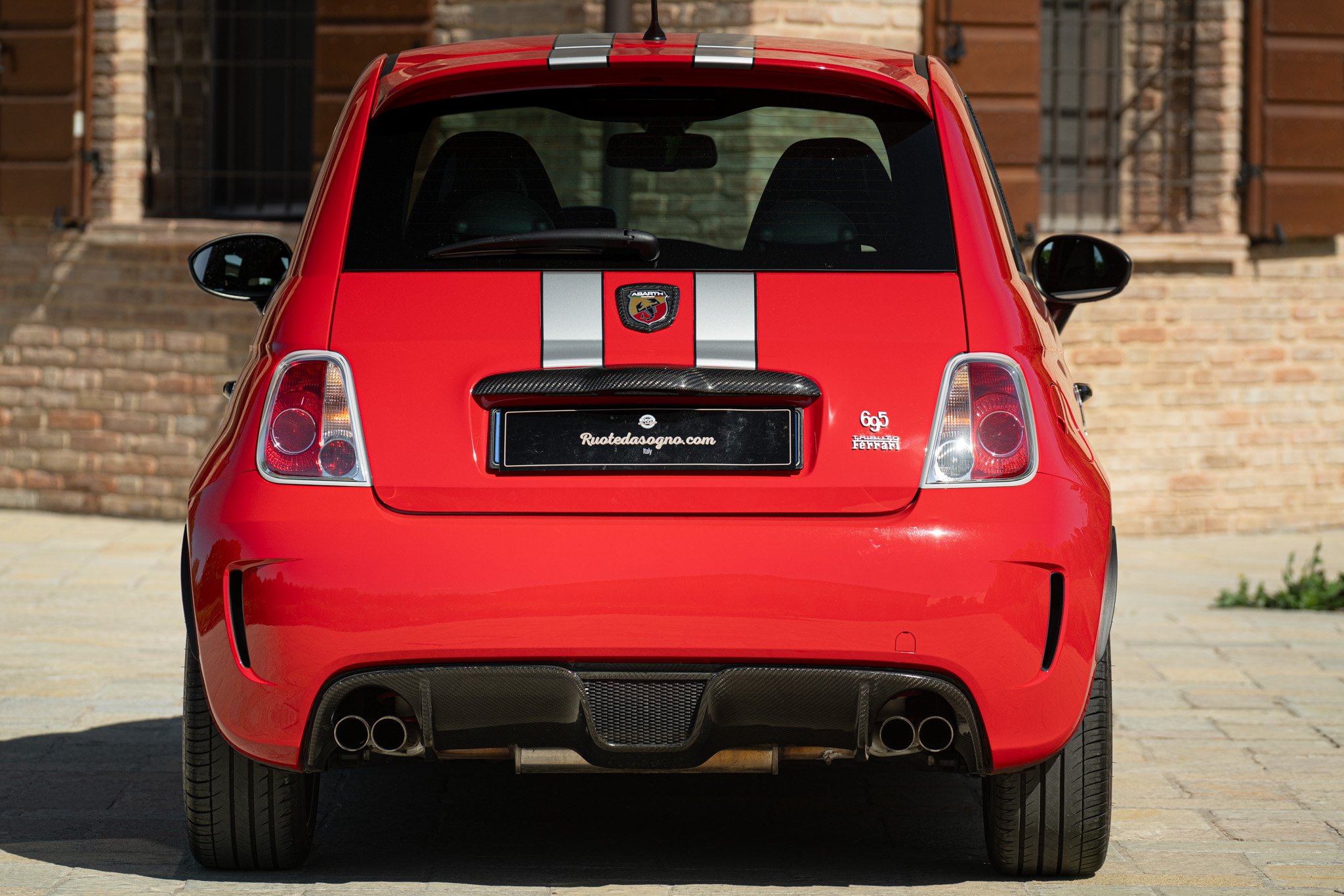 Abarth 695 TRIBUTO FERRARI 