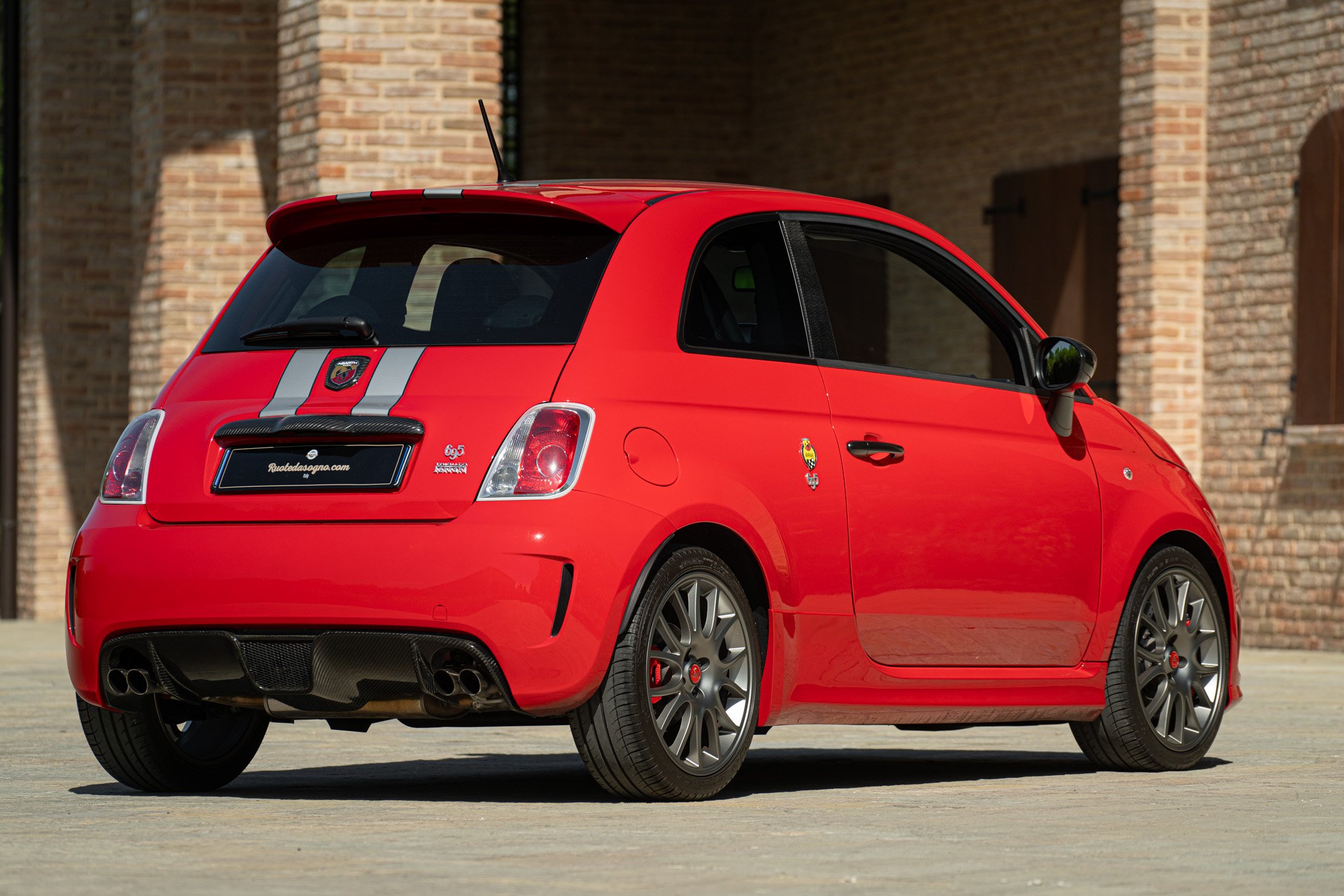 Abarth 695 TRIBUTO FERRARI 