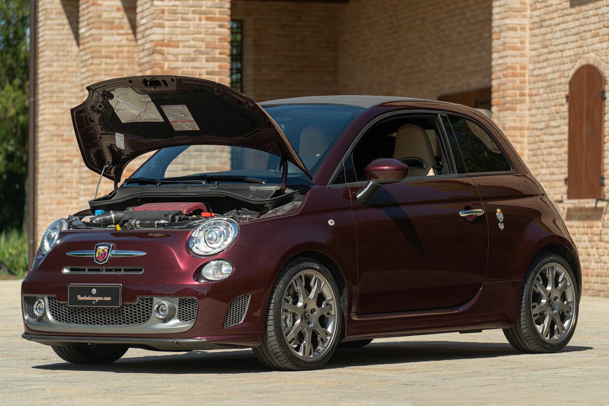 Abarth 695 EDIZIONE MASERATI 