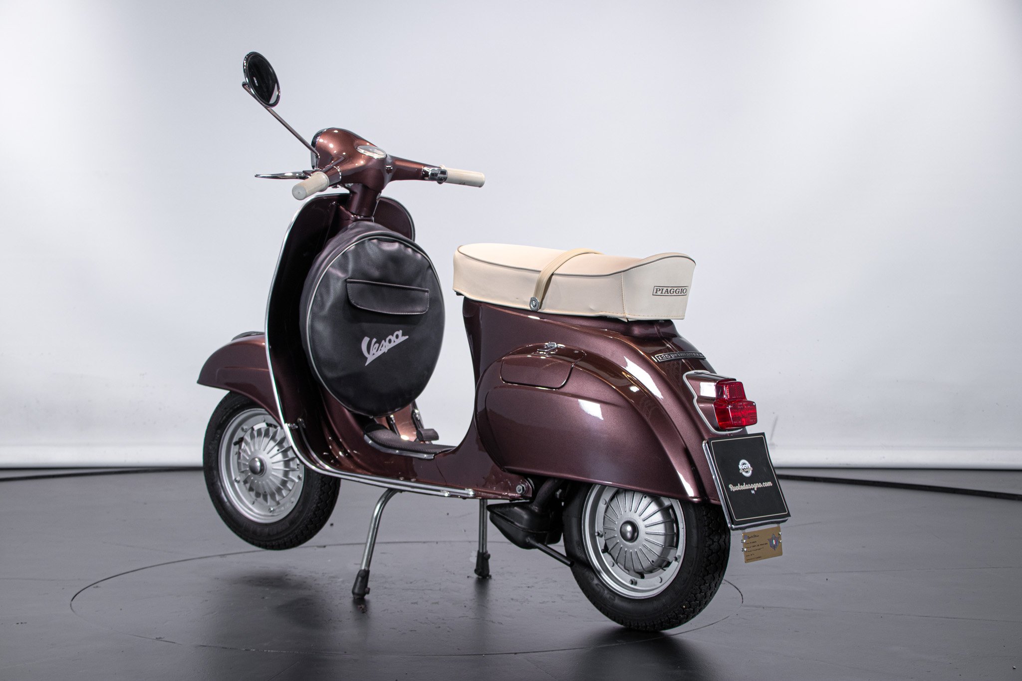 Piaggio VESPA 125 PRIMAVERA \"COCA-COLA\" 