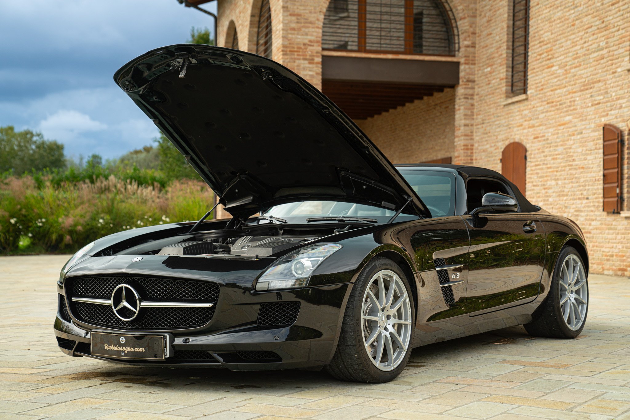 Mercedes Benz SLS AMG Roadster 