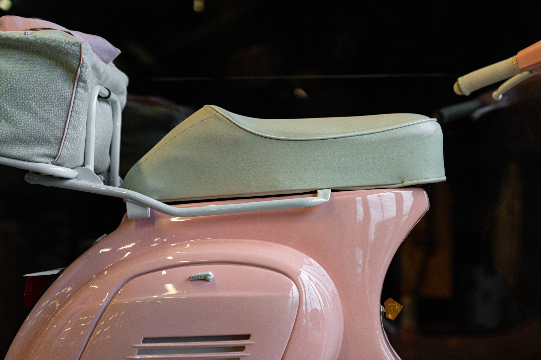 Piaggio VESPA 50 SPECIAL FRAGOLINA DB DESIGN 