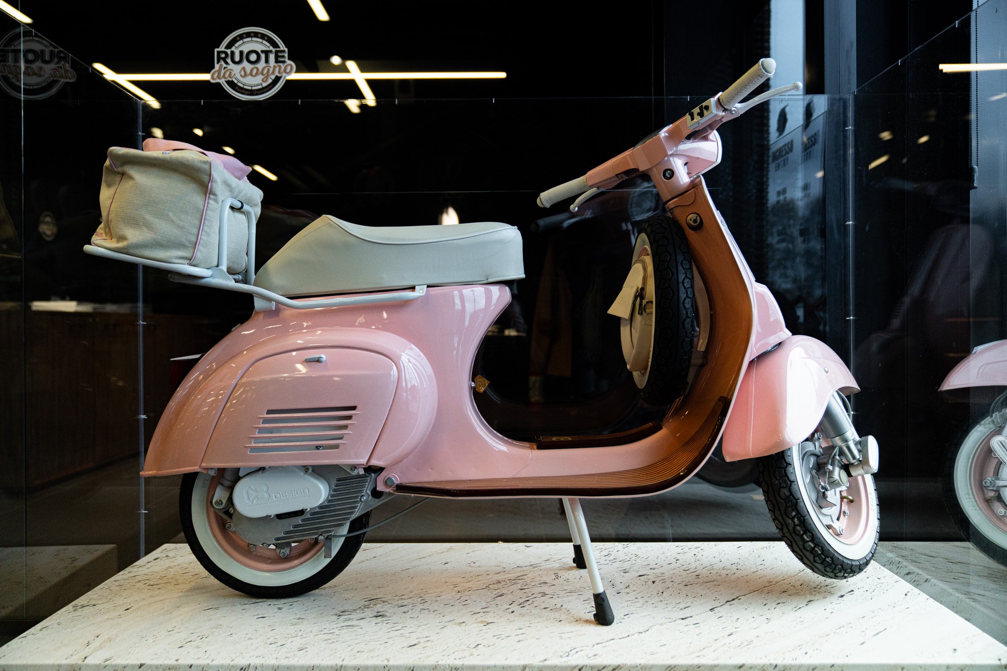 Piaggio VESPA 50 SPECIAL FRAGOLINA DB DESIGN 