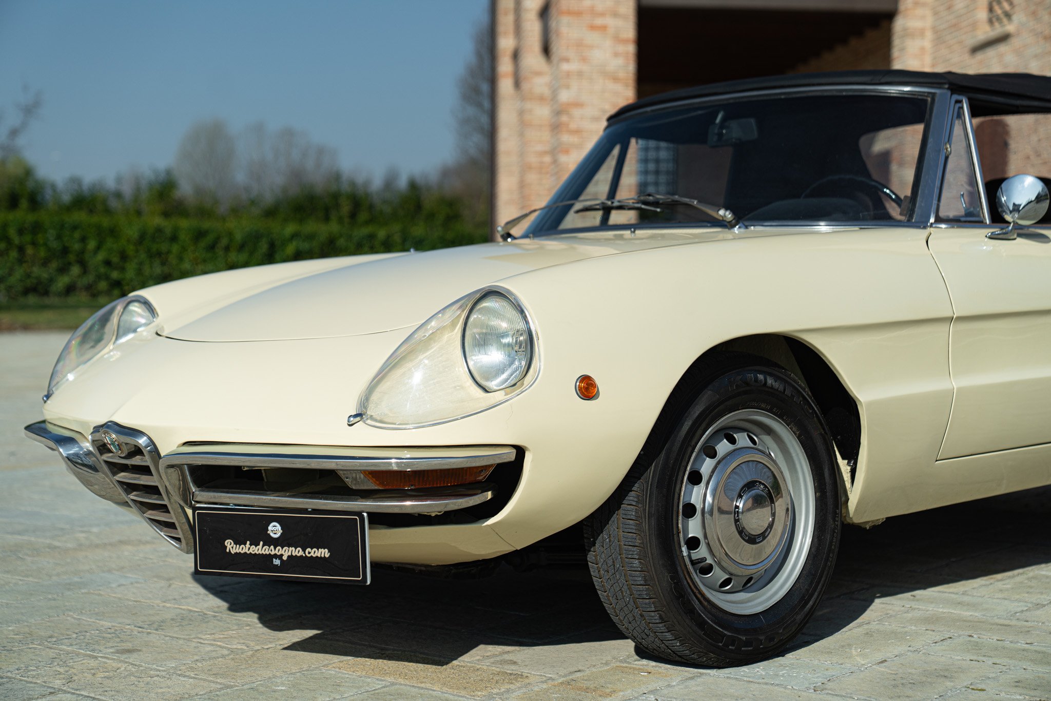 Alfa Romeo SPIDER 1750 VELOCE \"OSSO DI SEPPIA\" 
