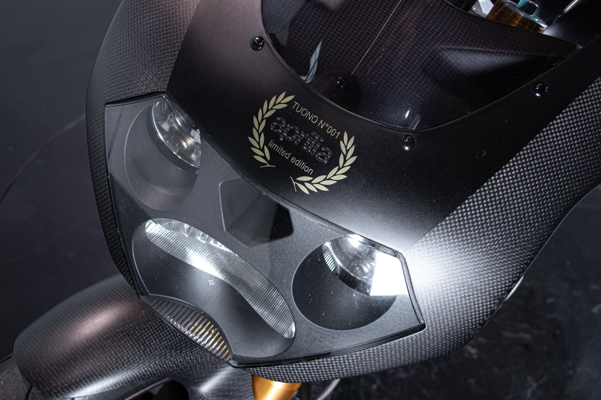 Aprilia RSV R 1000 TUONO 