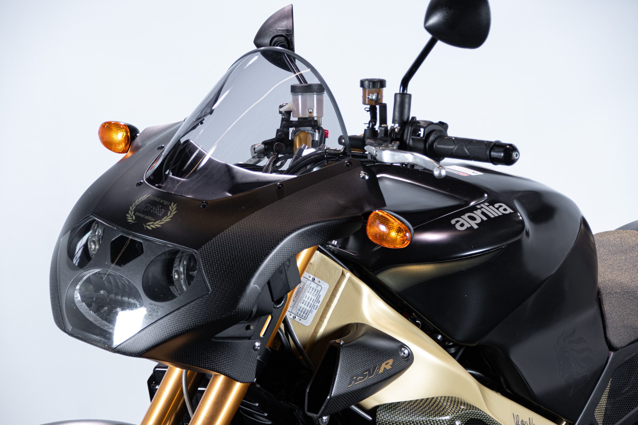 Aprilia RSV R 1000 TUONO 