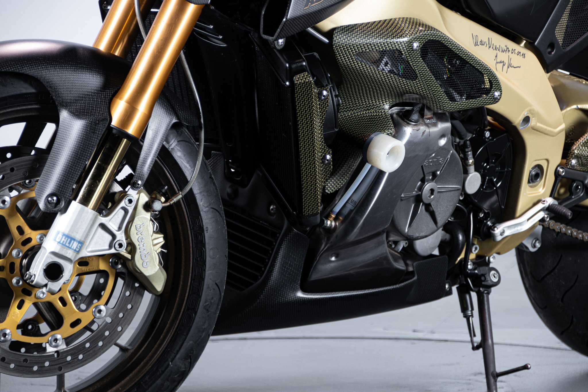 Aprilia RSV R 1000 TUONO 