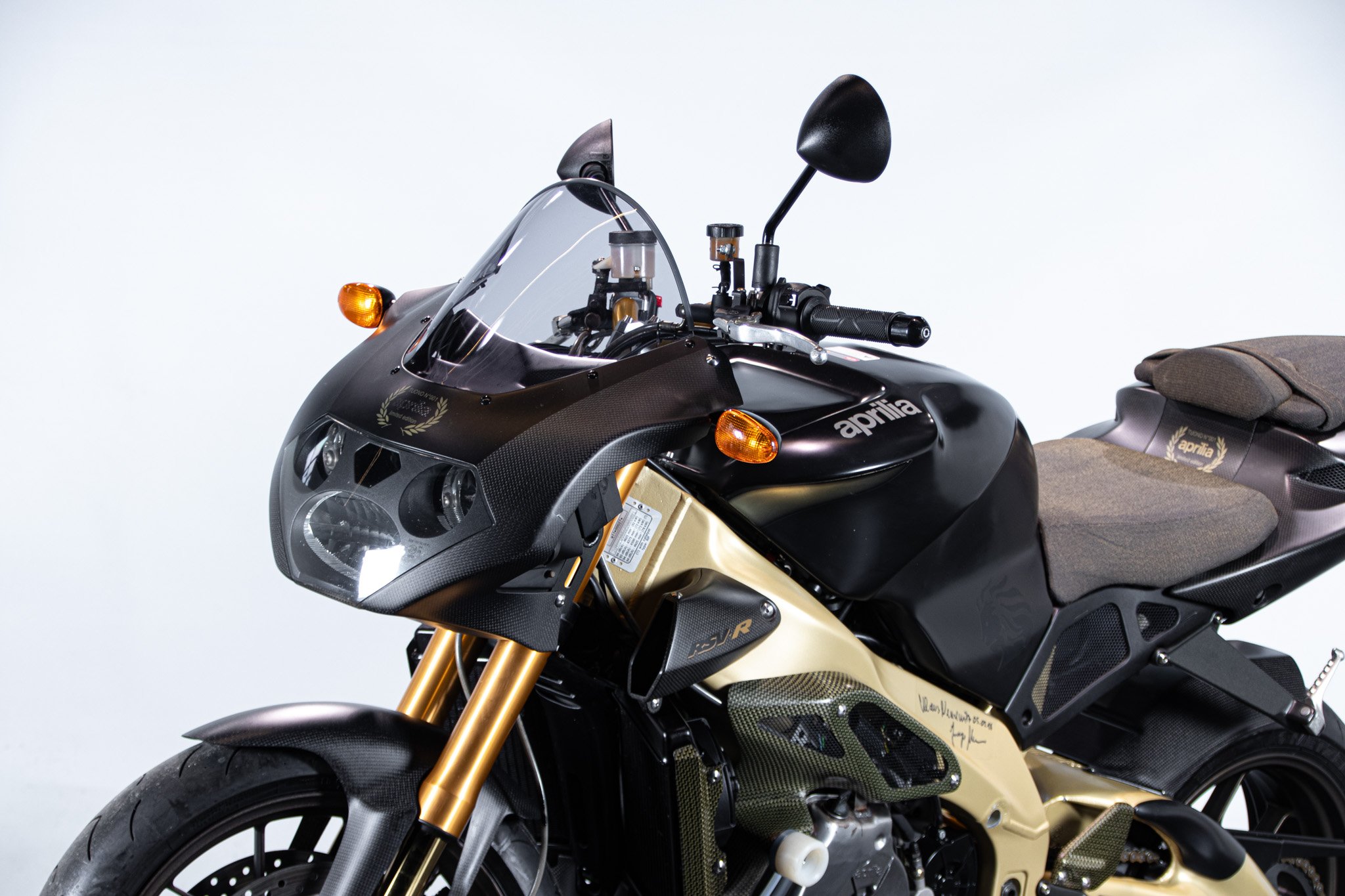 Aprilia RSV R 1000 TUONO 