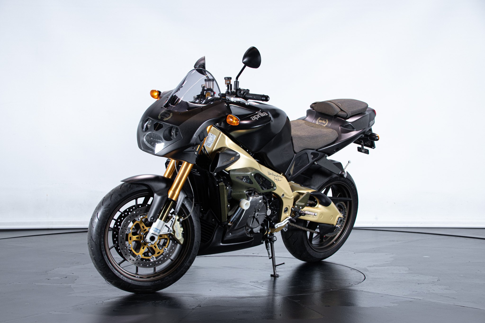 Aprilia RSV R 1000 TUONO 