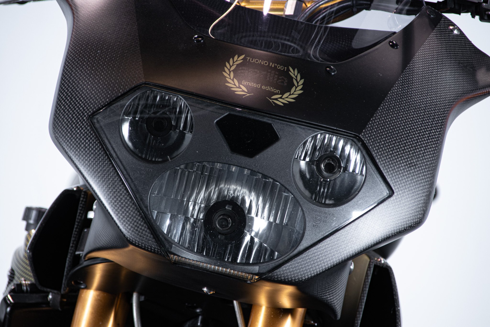 Aprilia RSV R 1000 TUONO 