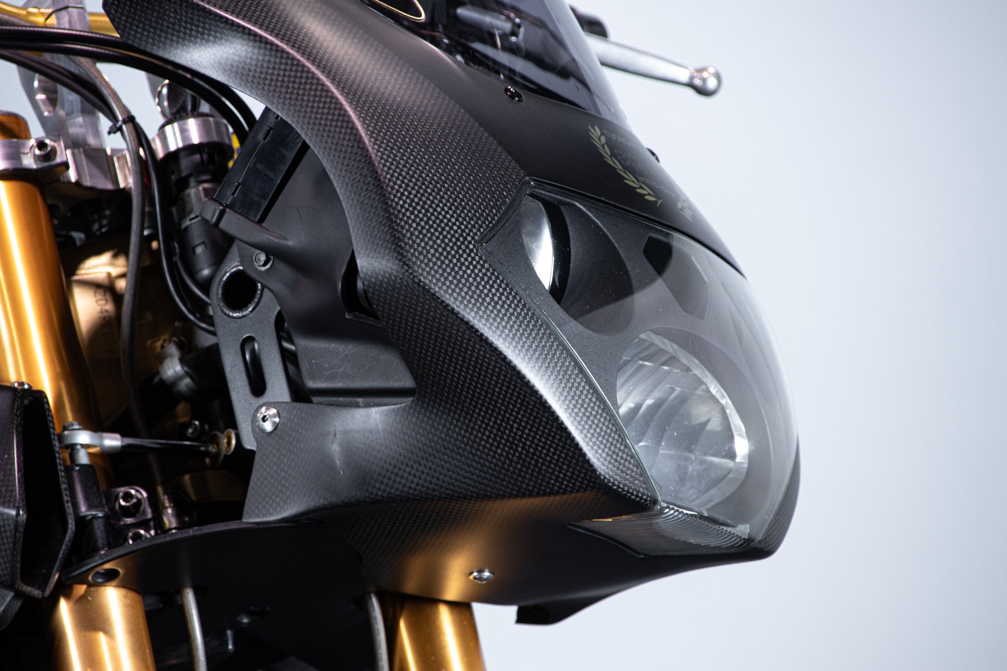 Aprilia RSV R 1000 TUONO 