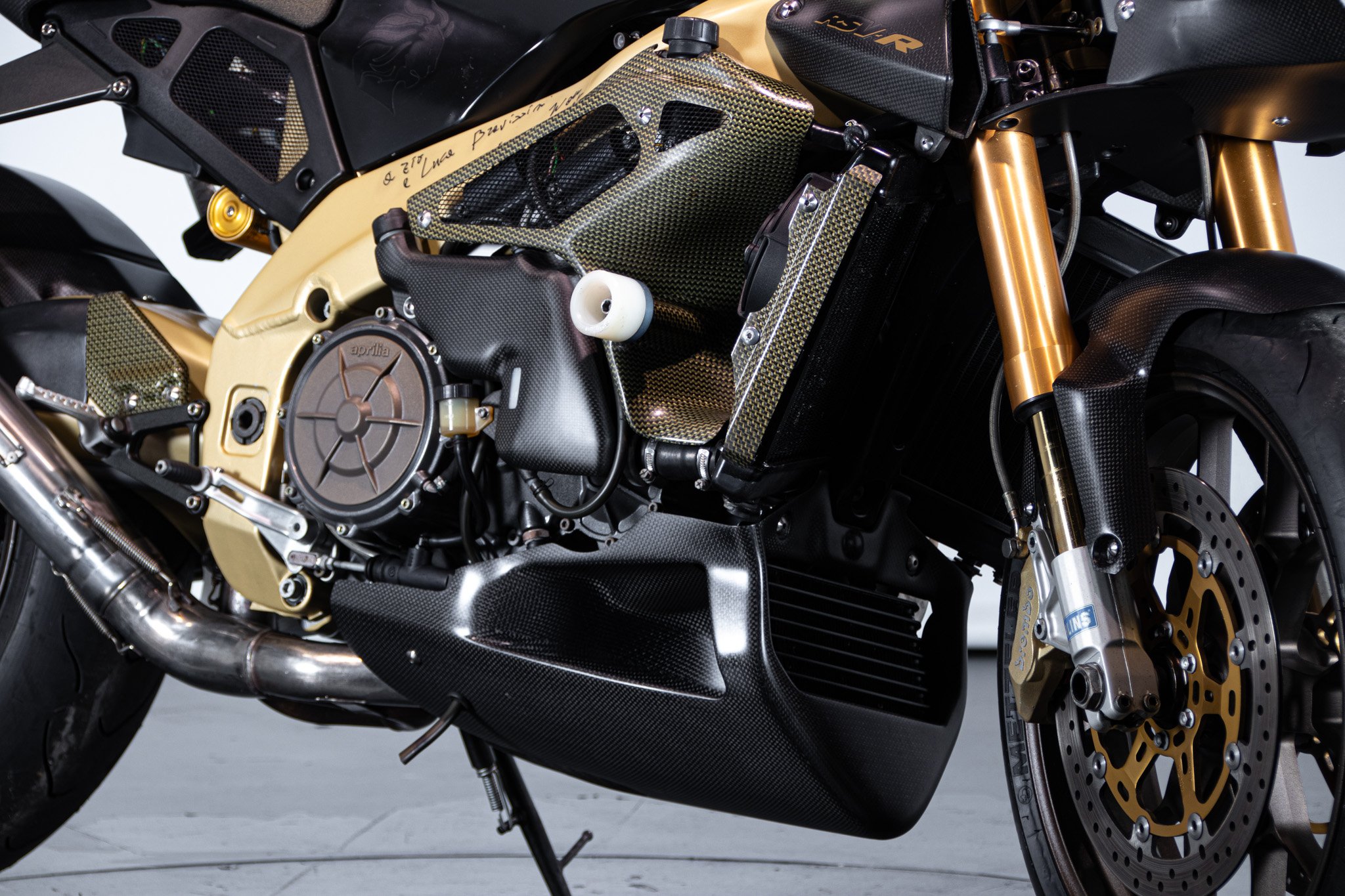 Aprilia RSV R 1000 TUONO 