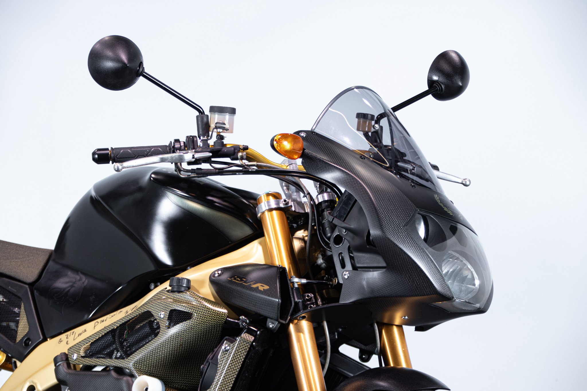 Aprilia RSV R 1000 TUONO 