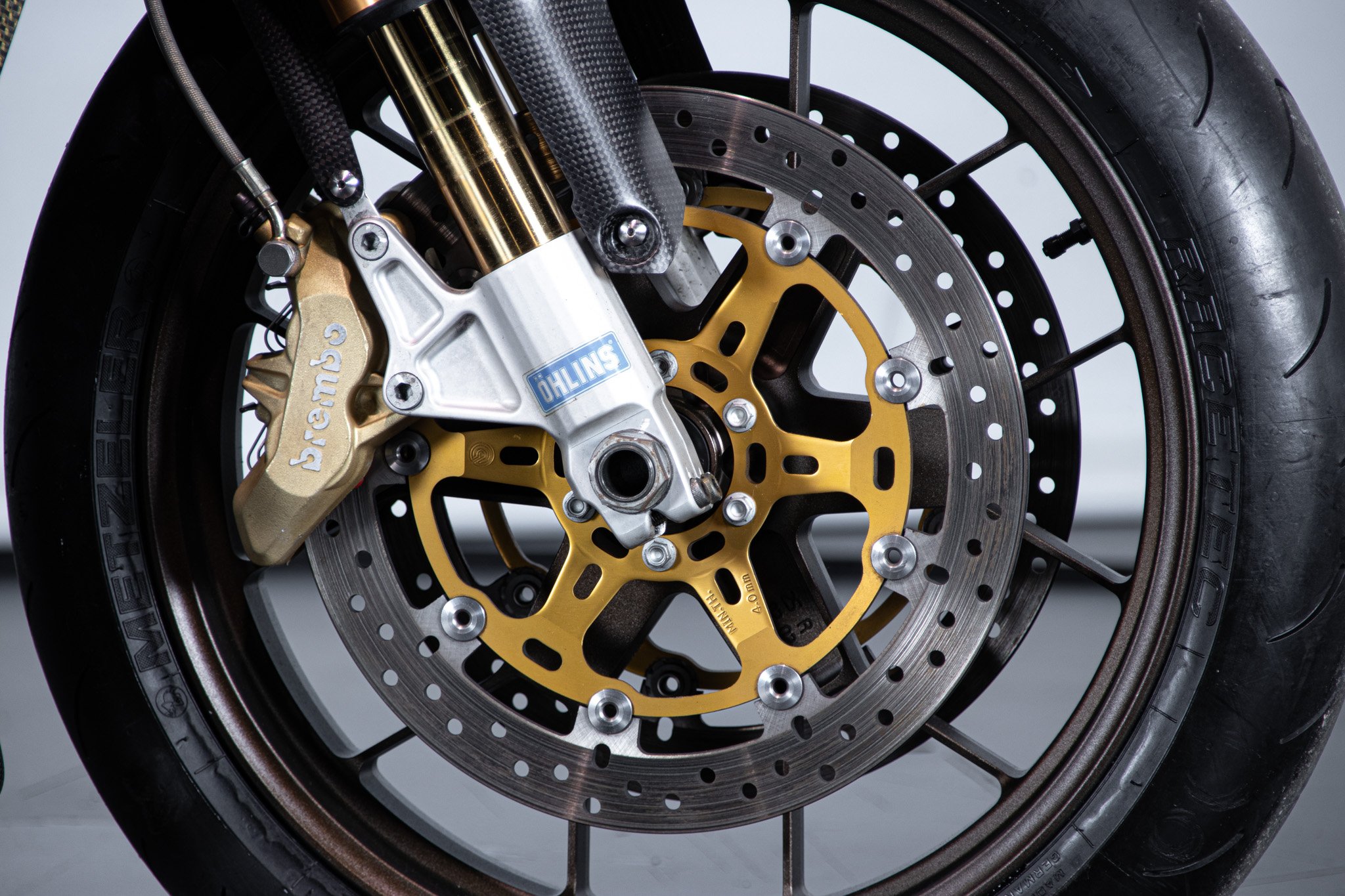 Aprilia RSV R 1000 TUONO 
