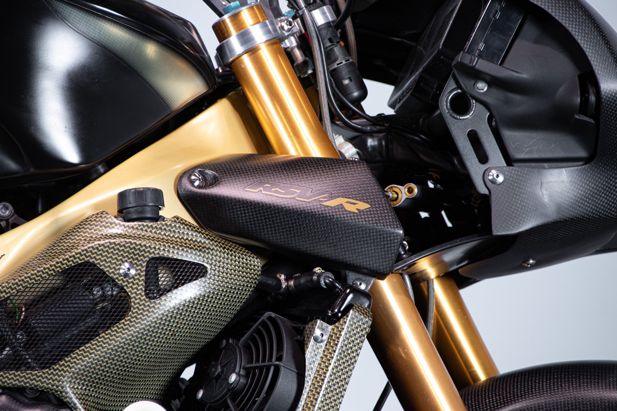 Aprilia RSV R 1000 TUONO 