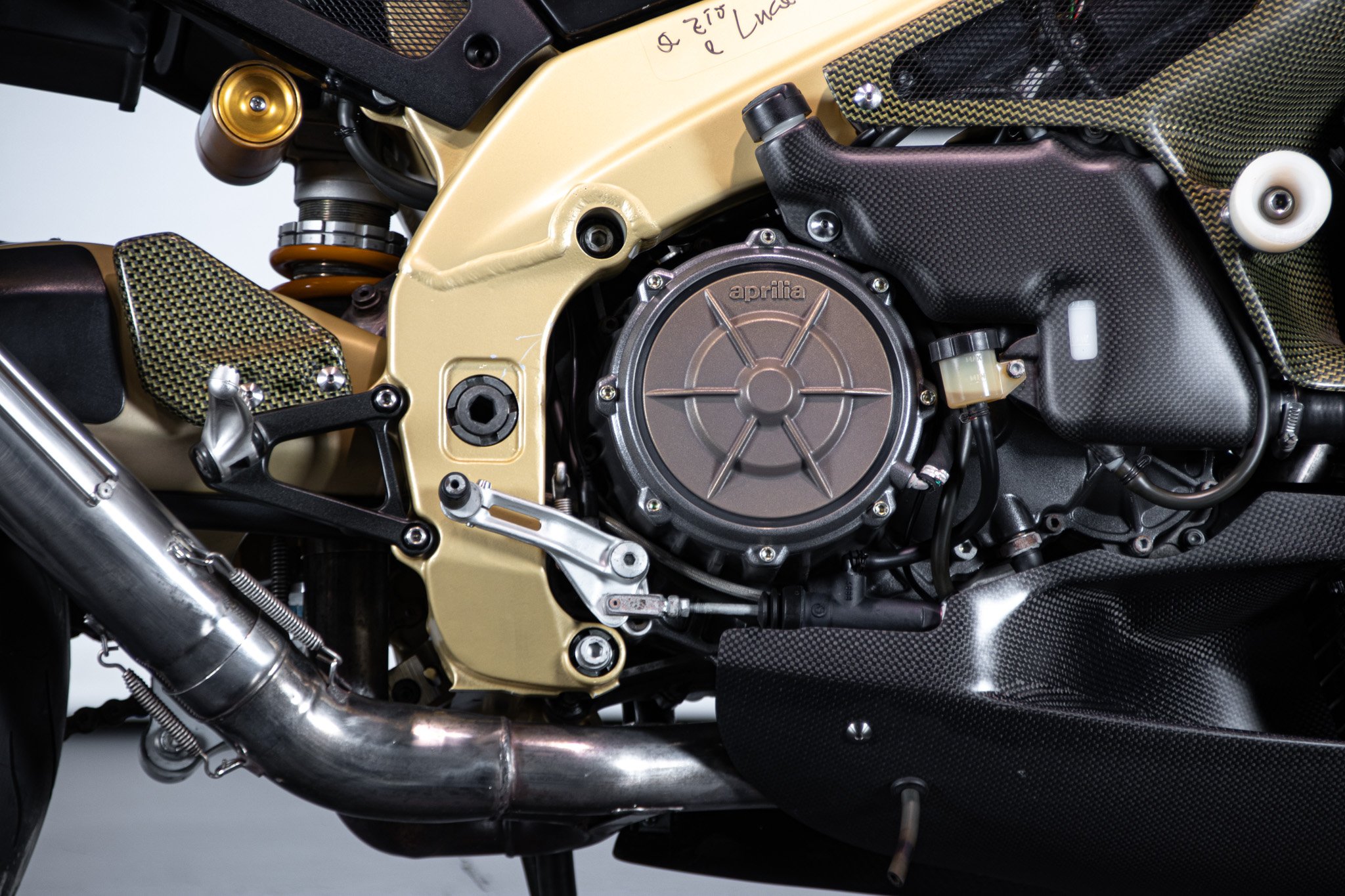 Aprilia RSV R 1000 TUONO 