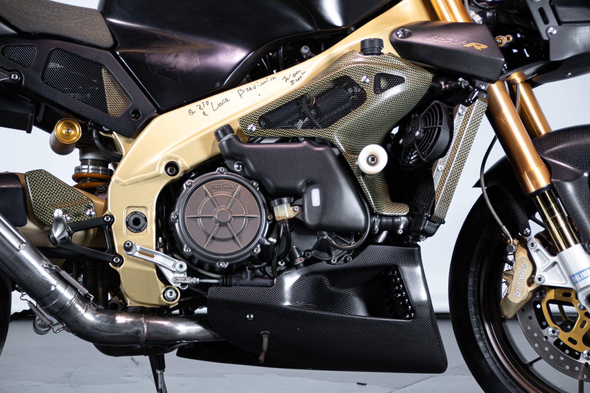 Aprilia RSV R 1000 TUONO 