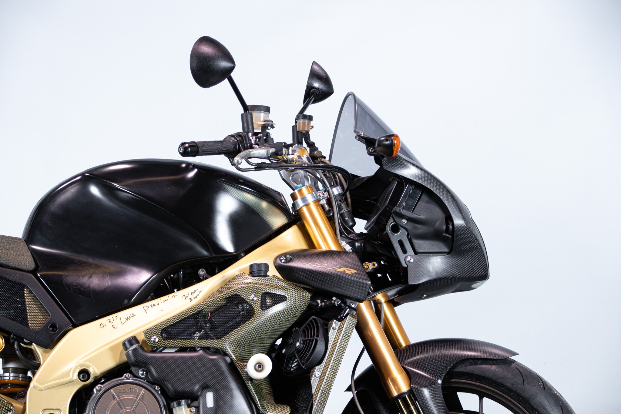 Aprilia RSV R 1000 TUONO 