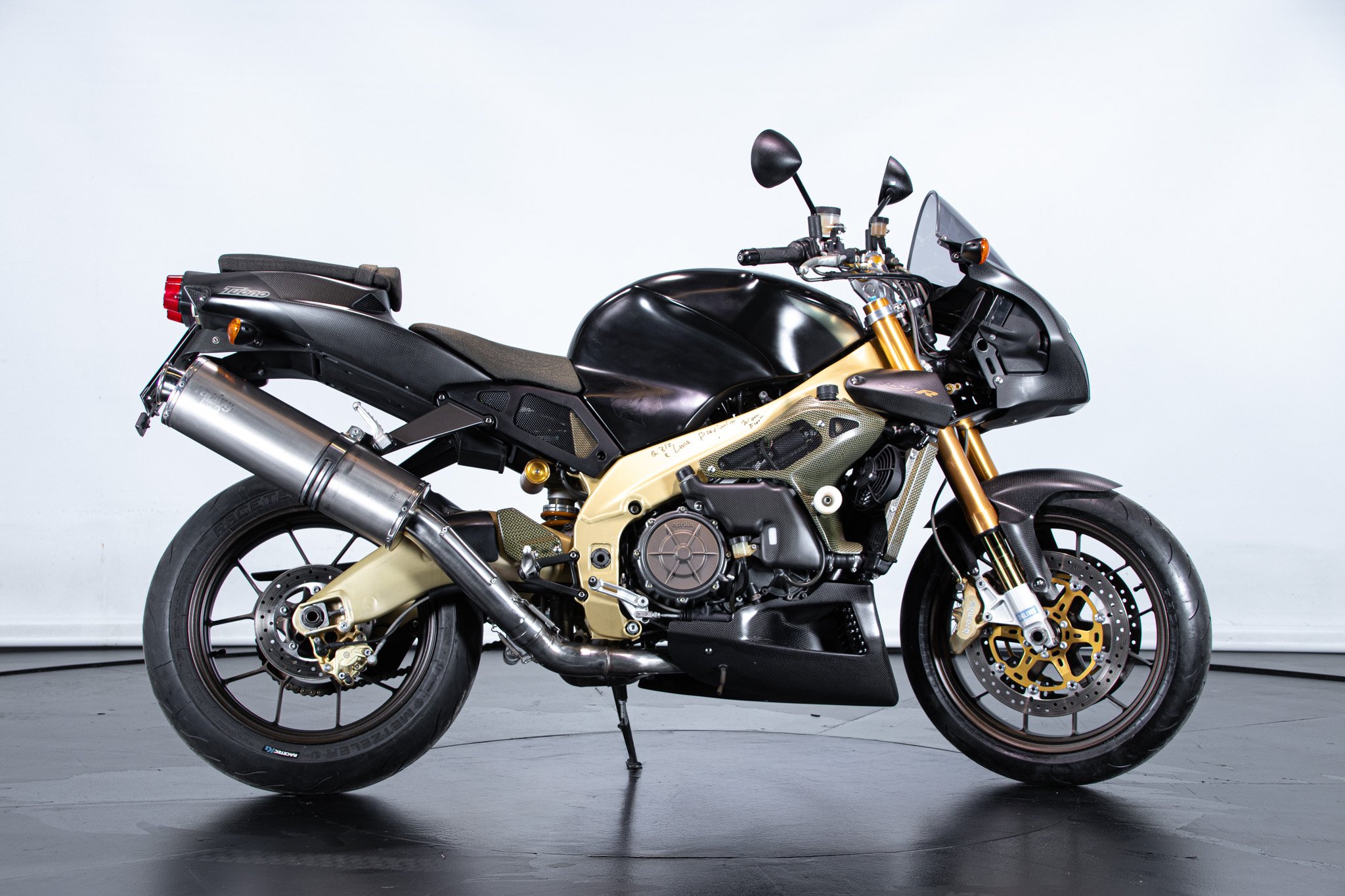 Aprilia RSV R 1000 TUONO 
