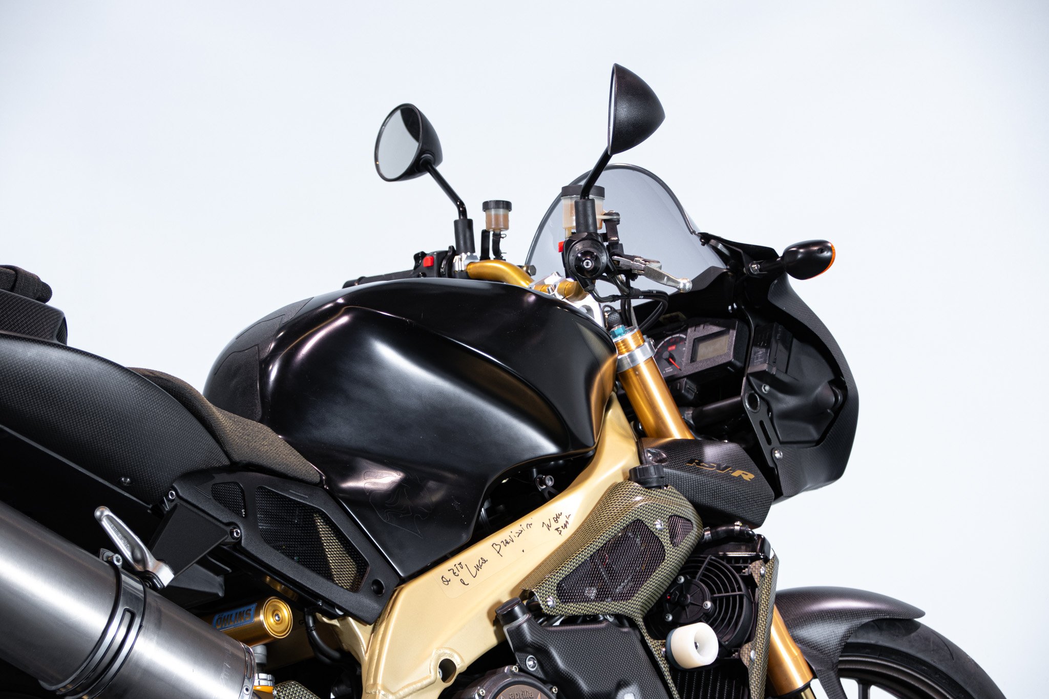 Aprilia RSV R 1000 TUONO 