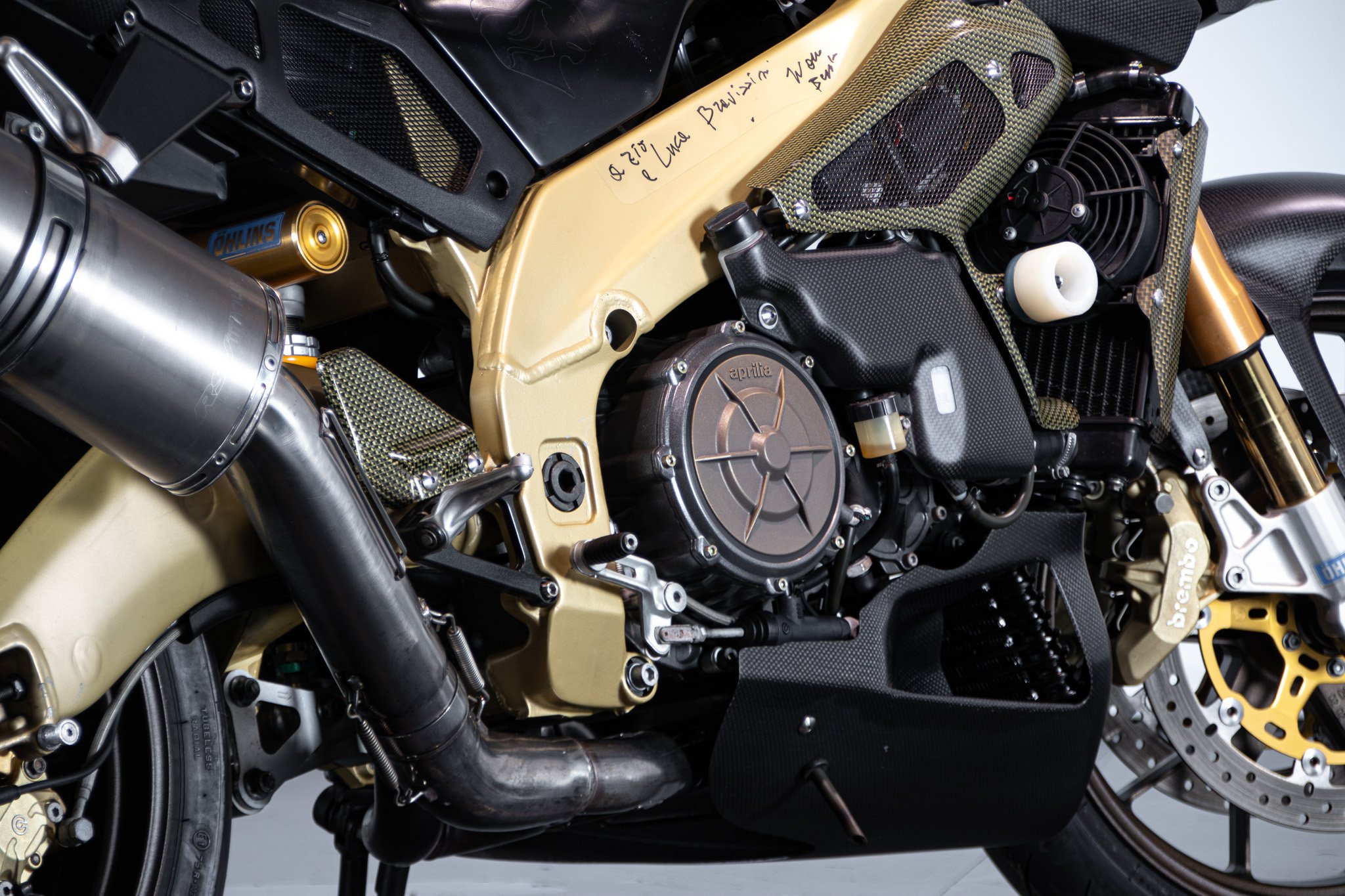 Aprilia RSV R 1000 TUONO 