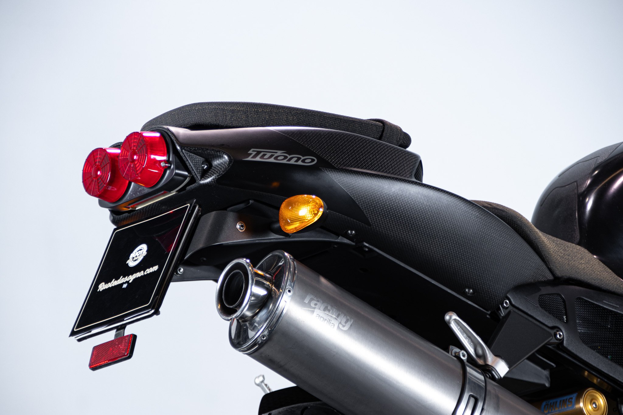 Aprilia RSV R 1000 TUONO 