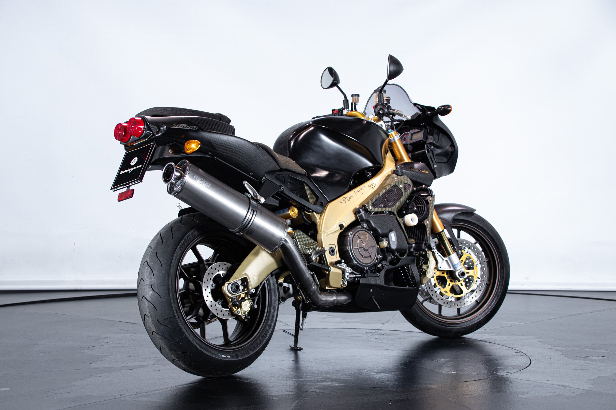 Aprilia RSV R 1000 TUONO 