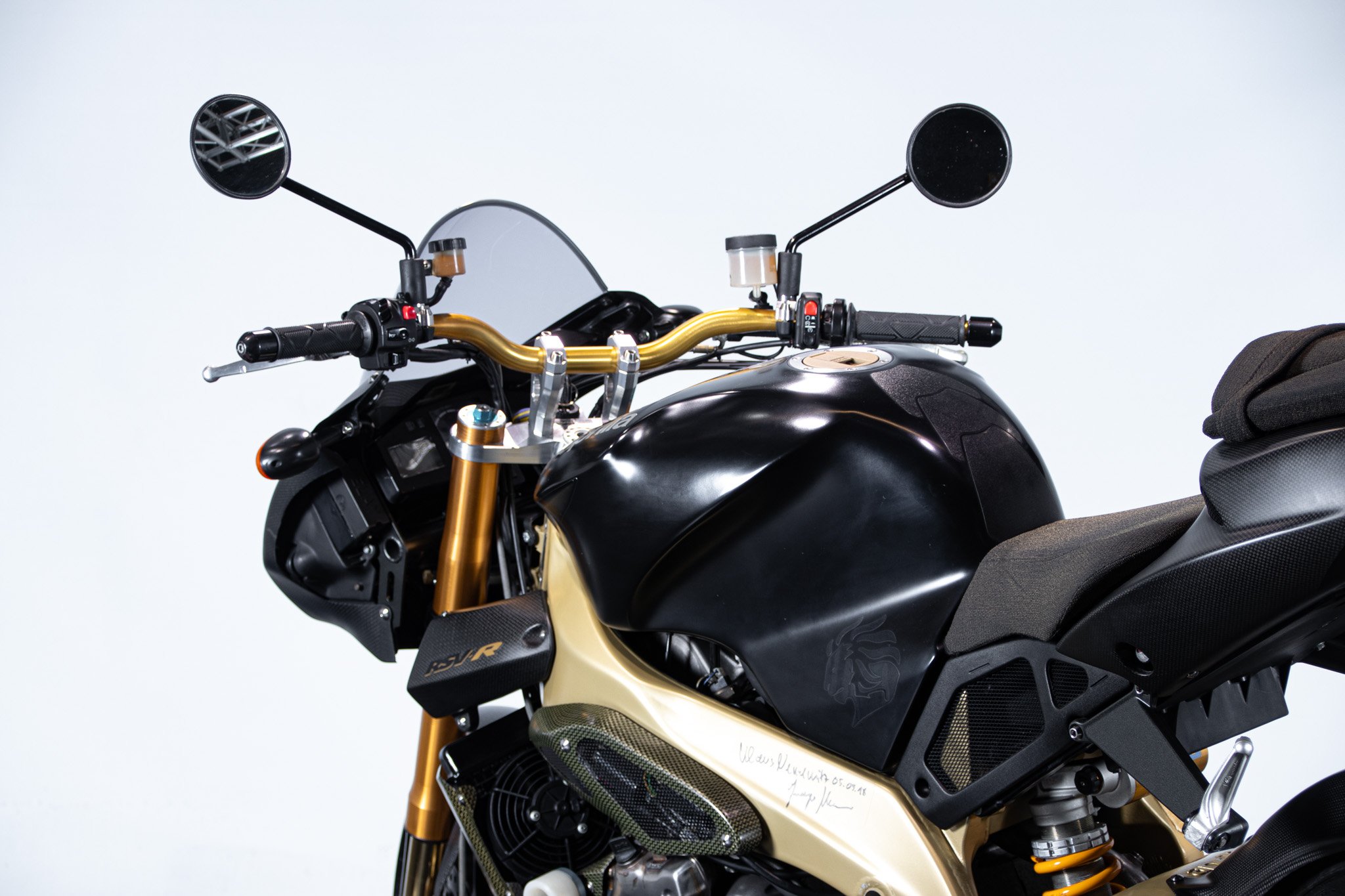 Aprilia RSV R 1000 TUONO 