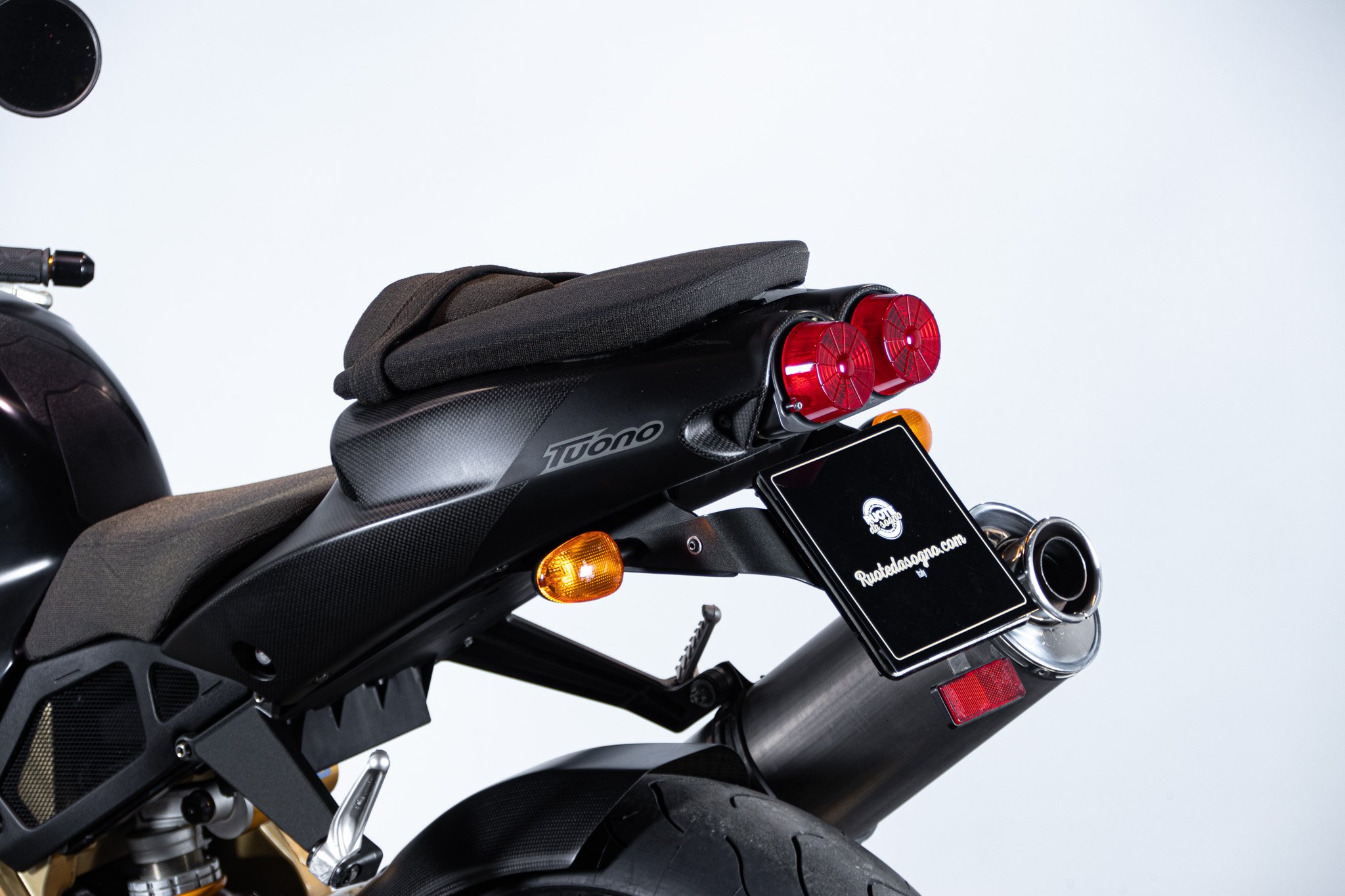 Aprilia RSV R 1000 TUONO 