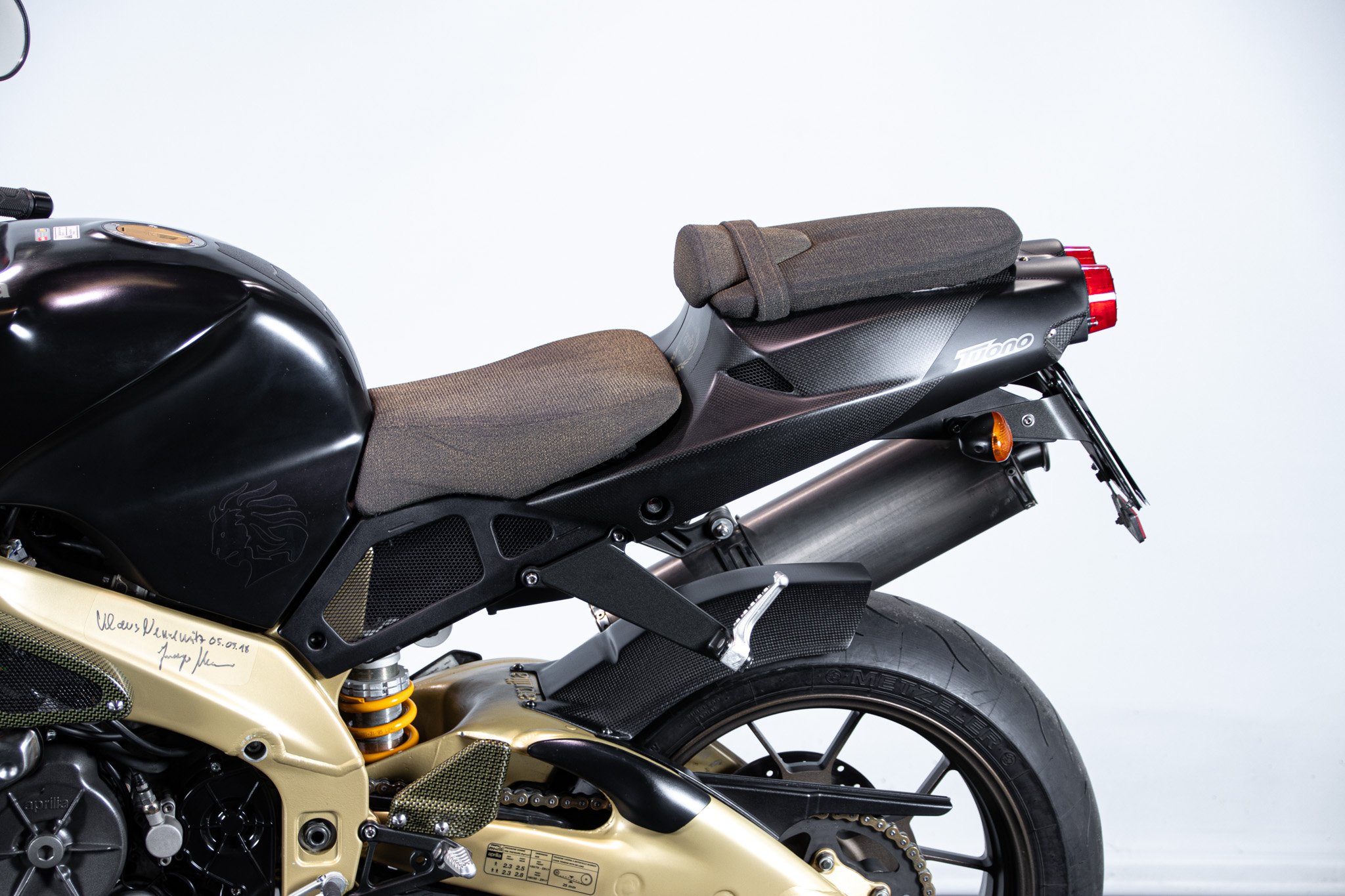 Aprilia RSV R 1000 TUONO 