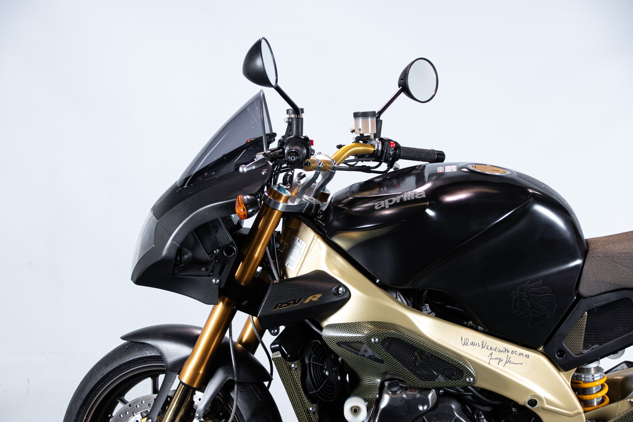 Aprilia RSV R 1000 TUONO 