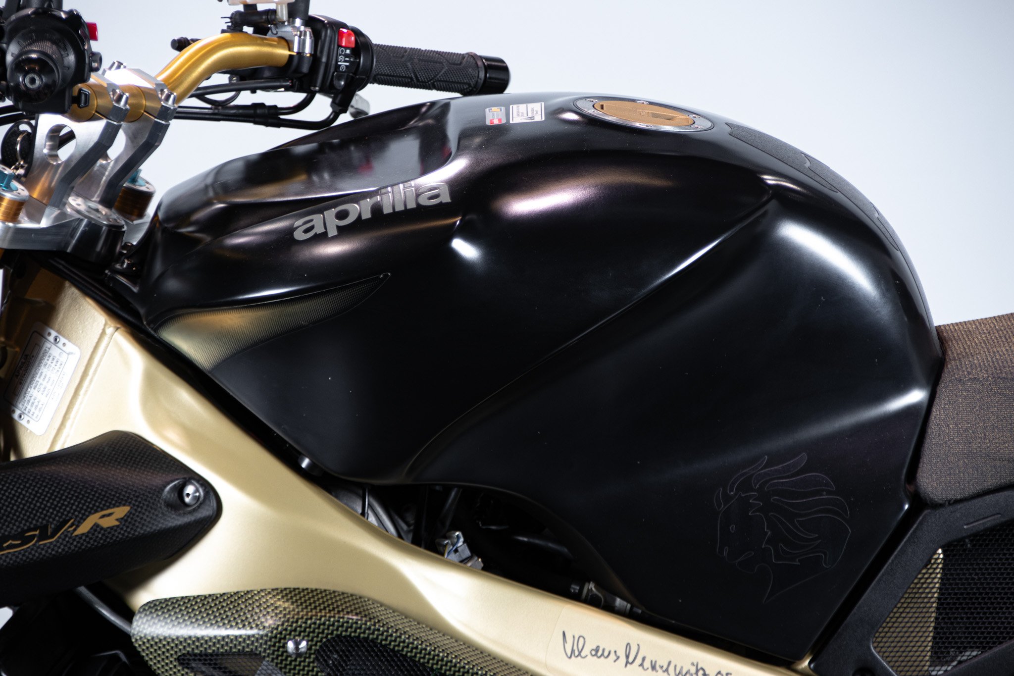 Aprilia RSV R 1000 TUONO 