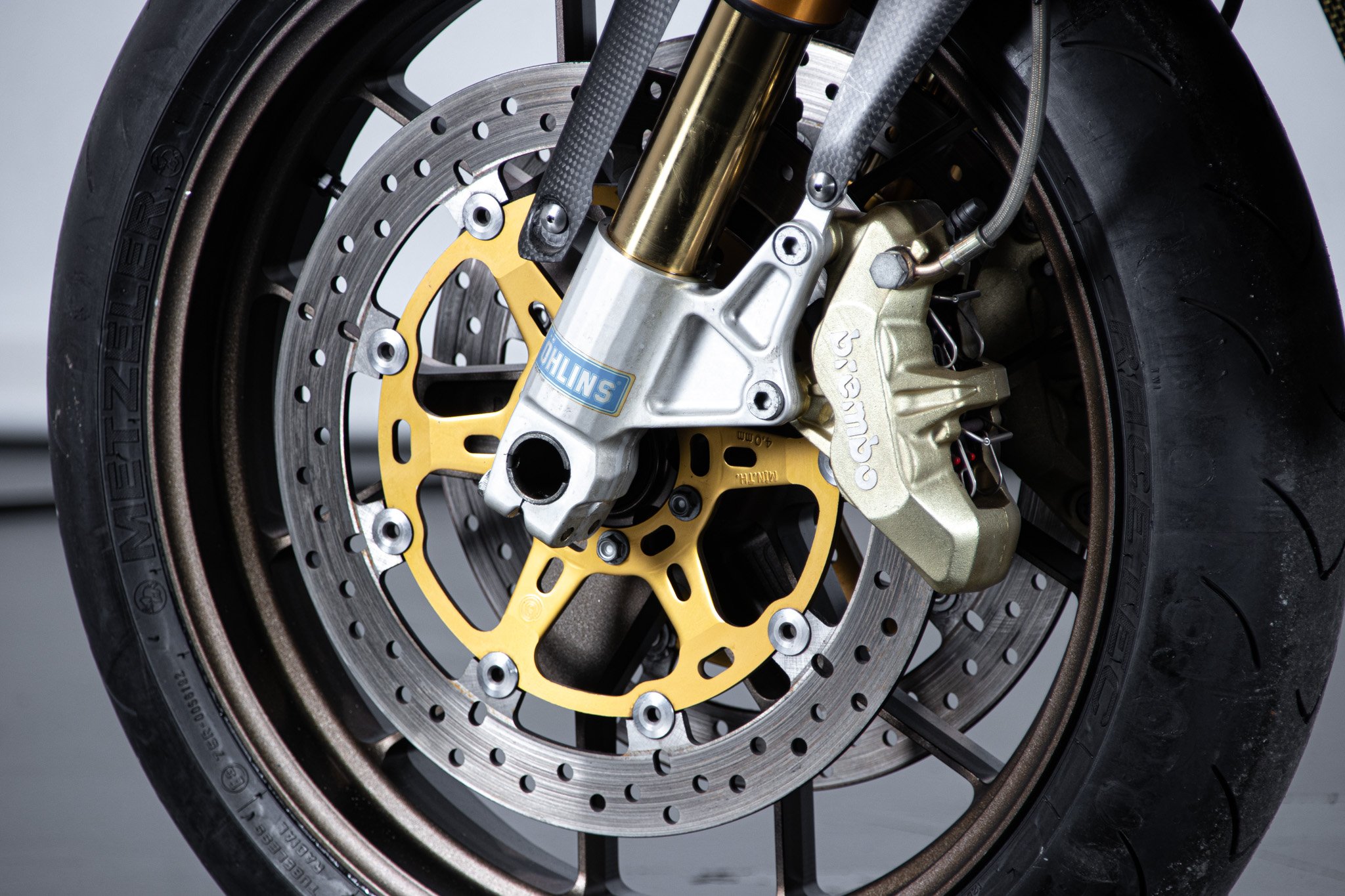 Aprilia RSV R 1000 TUONO 