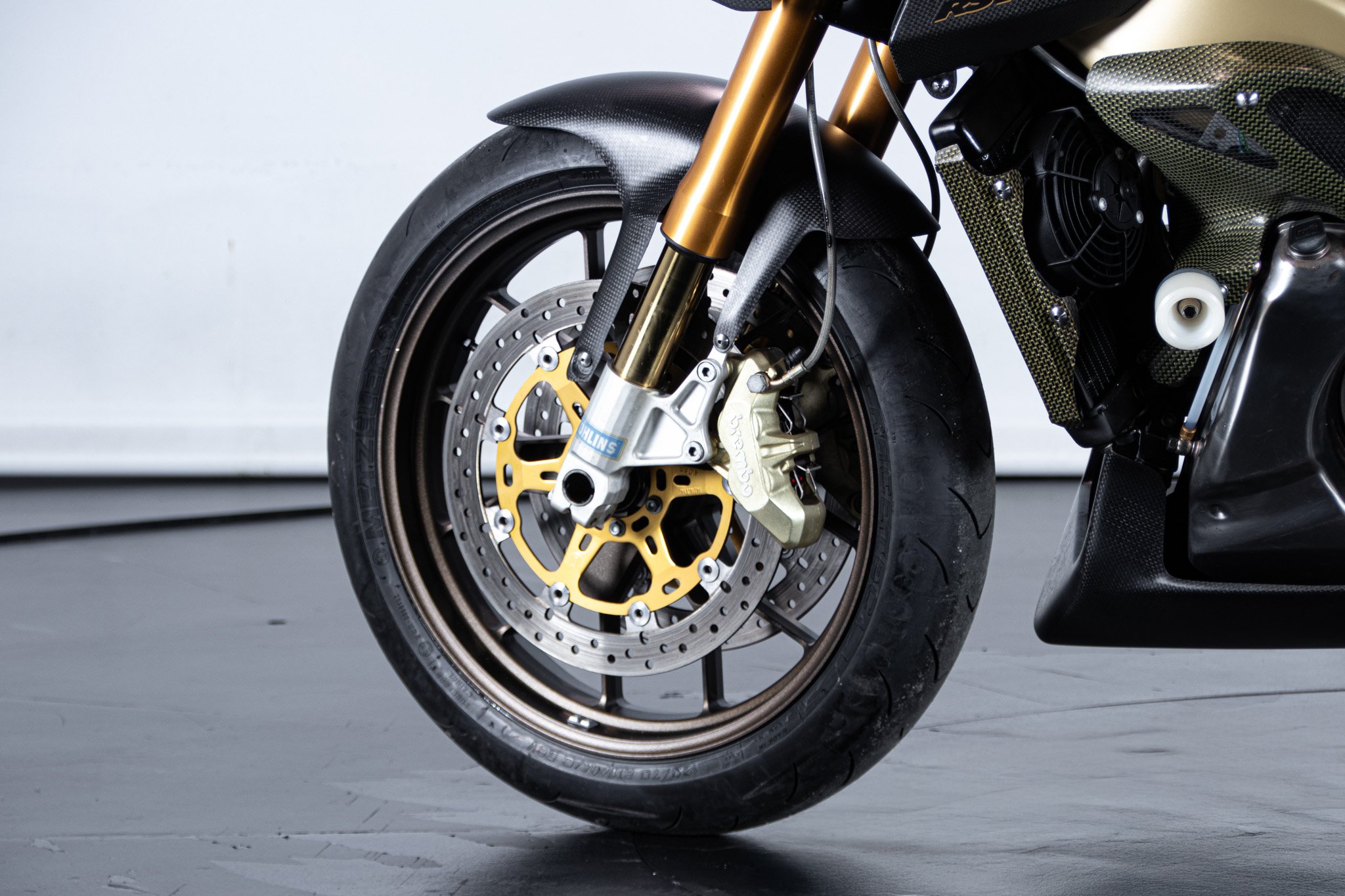 Aprilia RSV R 1000 TUONO 