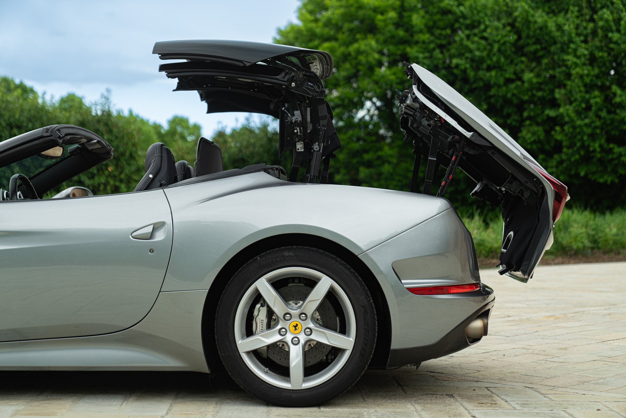 Ferrari CALIFORNIA T 