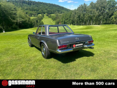 Mercedes Benz 230 SL Pagode mit Hard-Top und Stehendem 