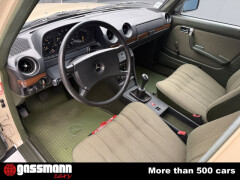 Mercedes Benz 200 Limousine W123 