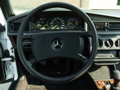 Mercedes Benz 190 E 